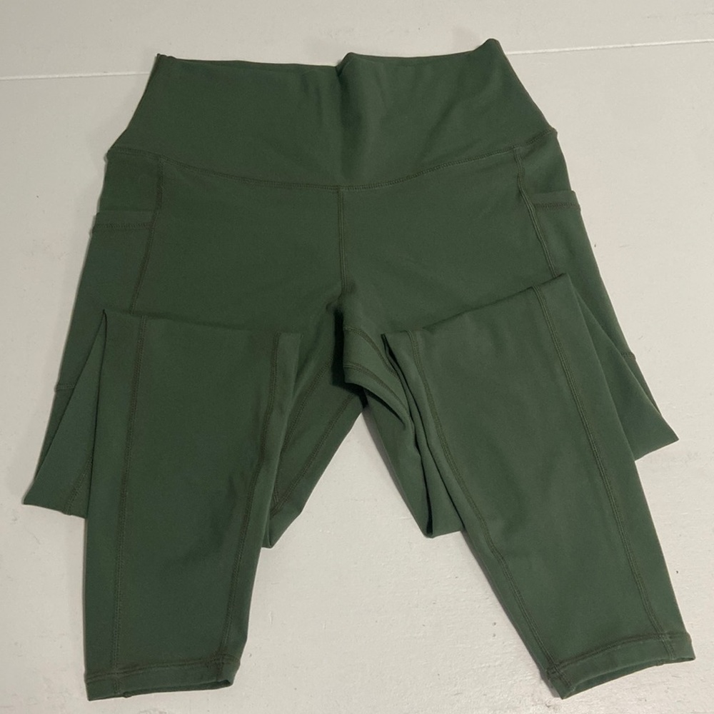 Green leggings